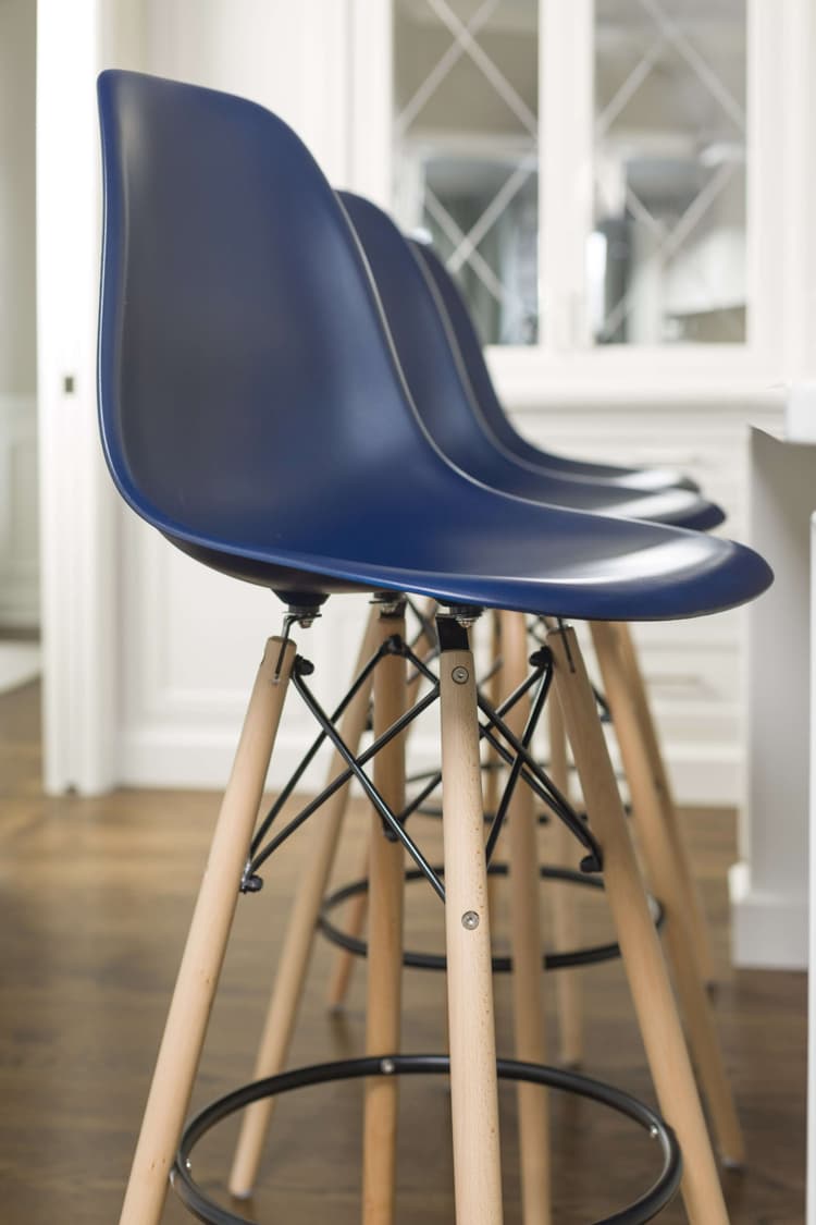 Imagen 5ed3ccd74ab37_300115spp02000216srtsatinclassicnavychairsafter5.jpg